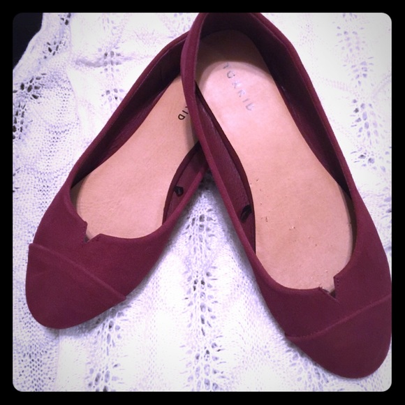 burgundy wide width shoes